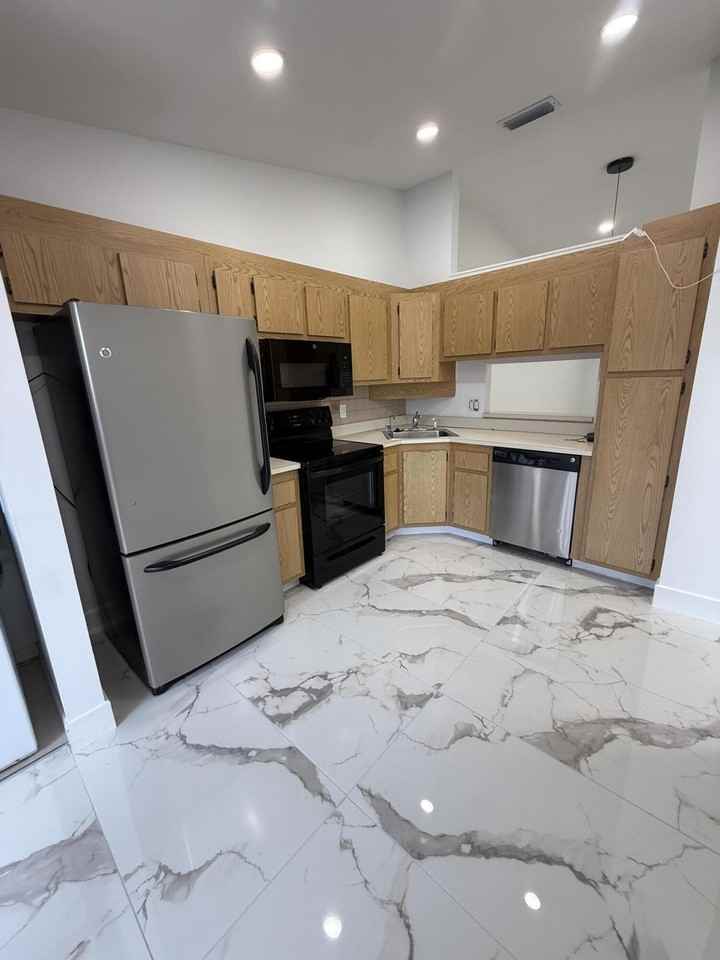 817 Sky Pine Way #H - Photo 4 of 25