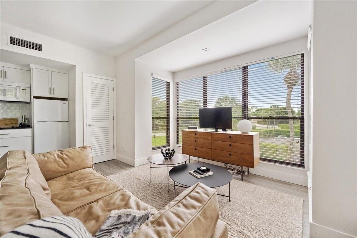 11818 Pebblewood Dr #D201 - Photo 5 of 10