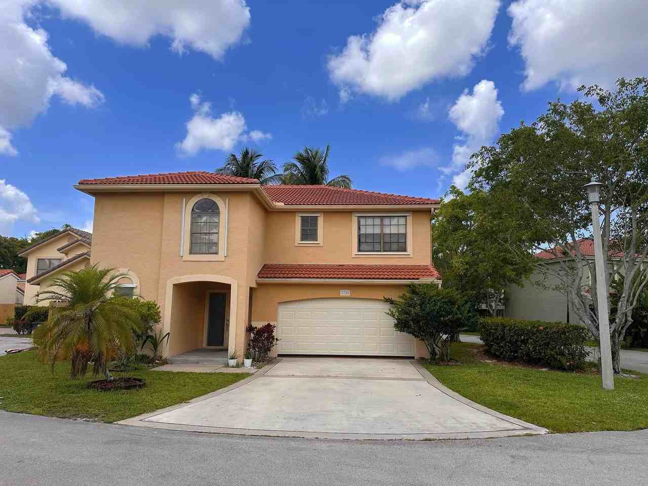 1728 Shoreside Cir - Photo 2 of 50
