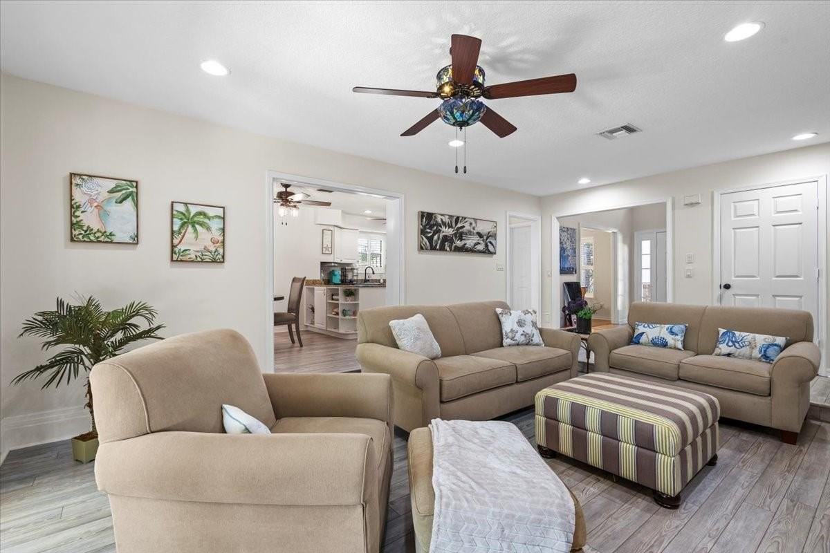 2250 Se Country Club Ln - Photo 4 of 37