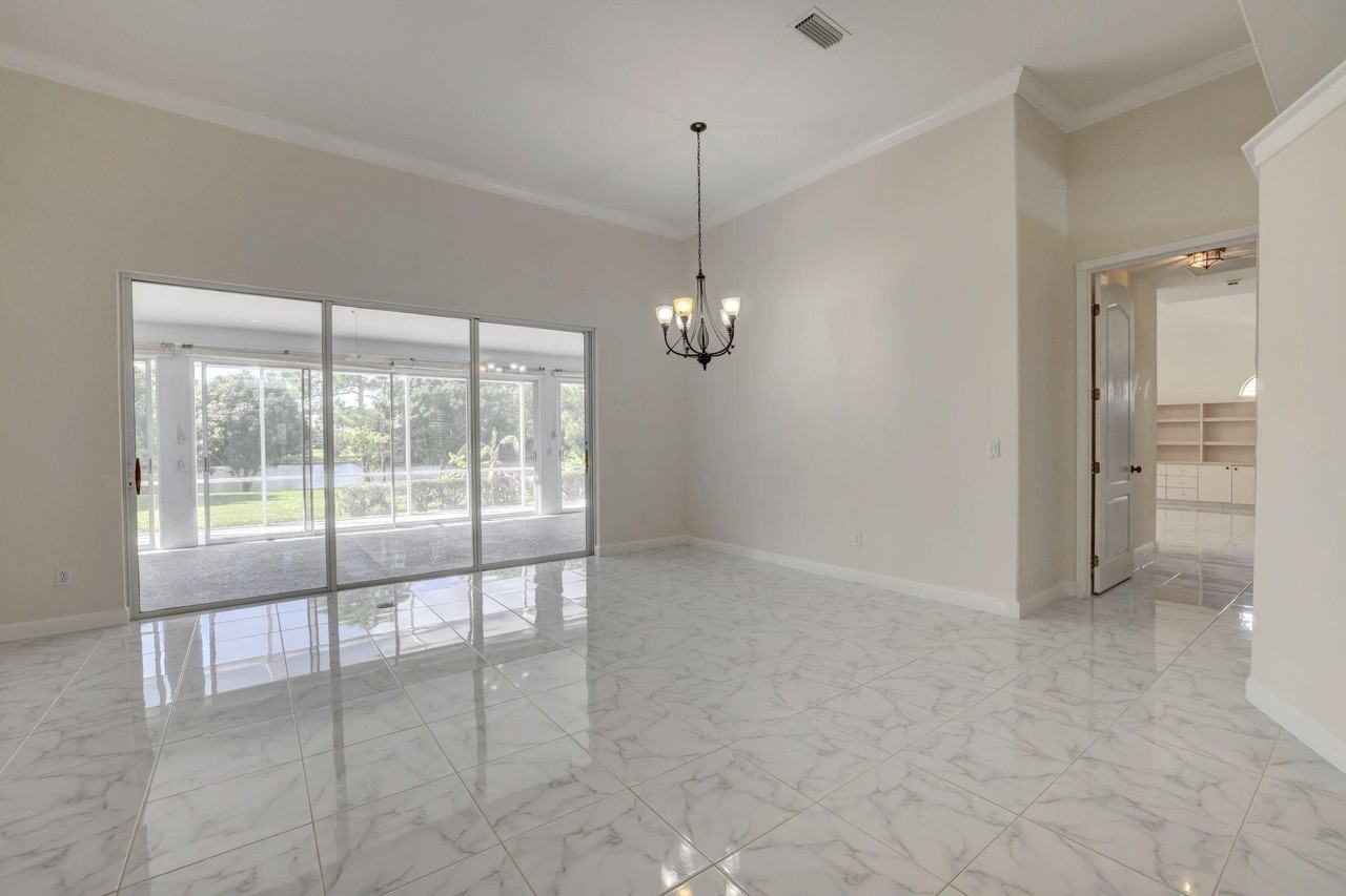 8028 Plantation Lakes Dr - Photo 4 of 50