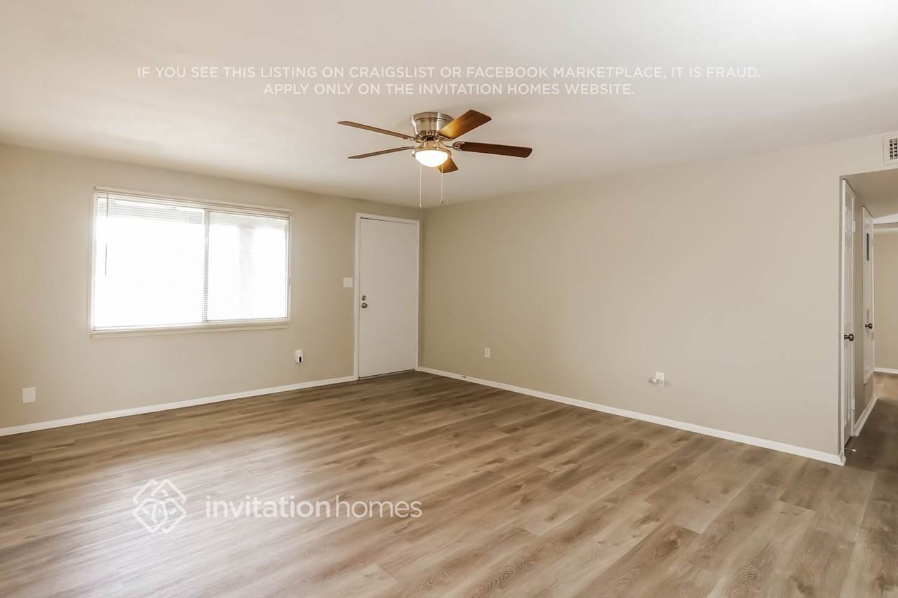 14235 N 39th Way - Photo 3 of 16