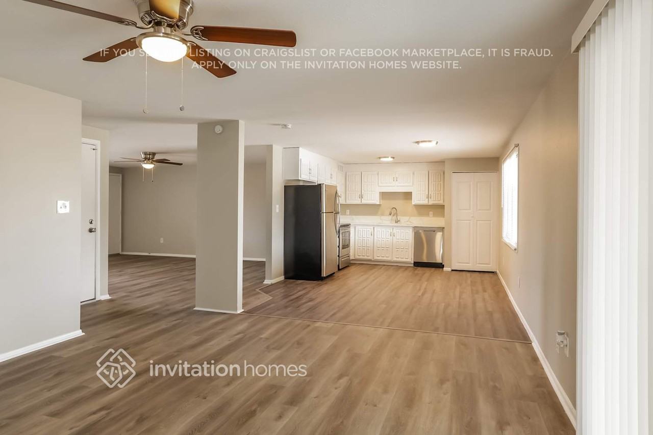 14235 N 39th Way - Photo 5 of 16