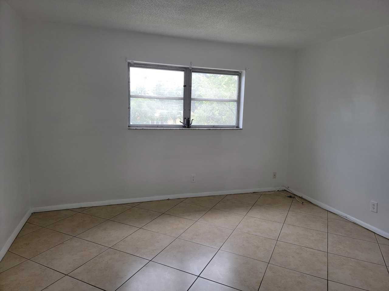 4310 Nw 12th Ct #205 - Photo 7 of 9