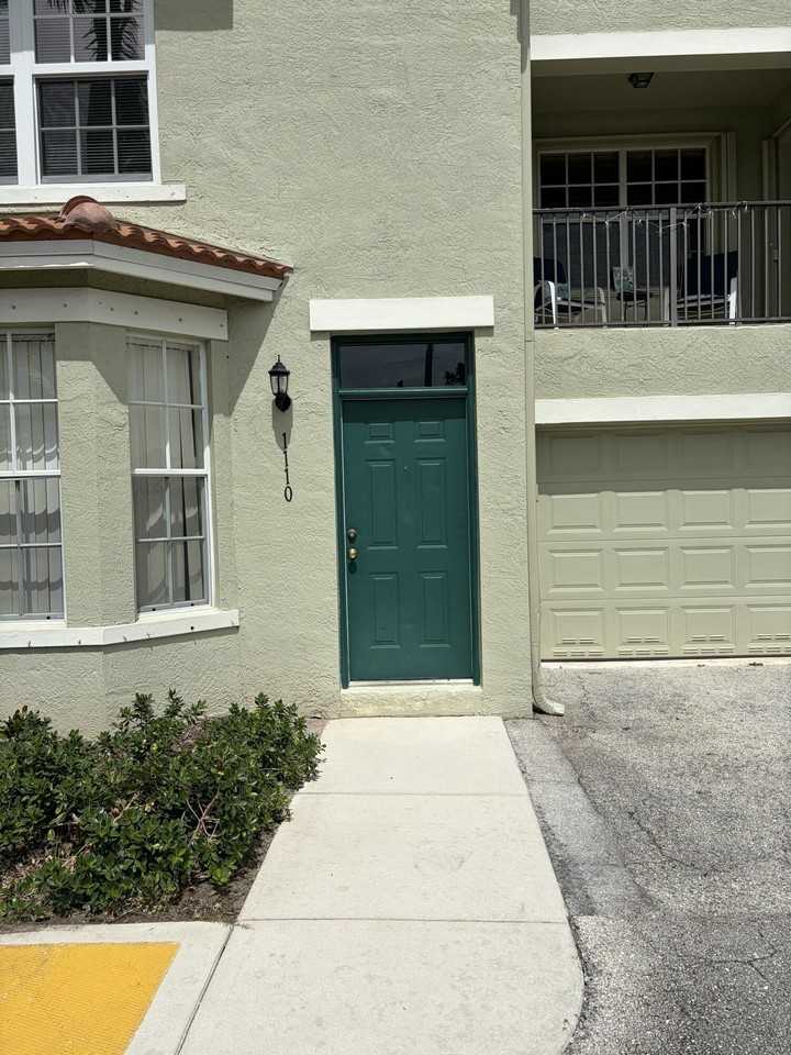 1110 Belmont Pl - Photo 2 of 17