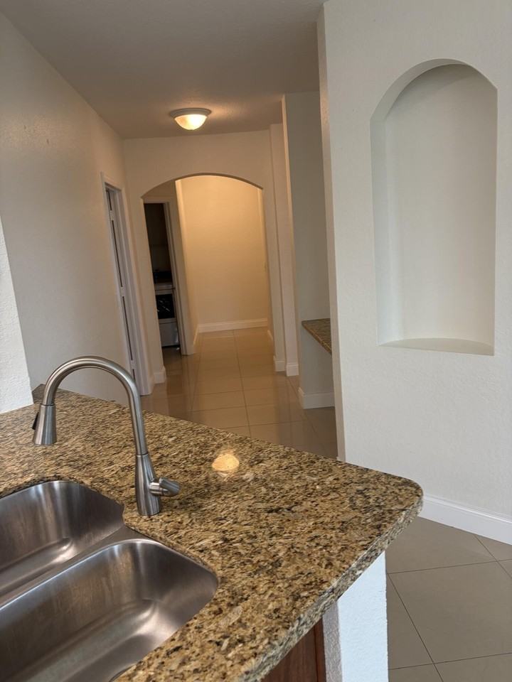 1110 Belmont Pl - Photo 7 of 17