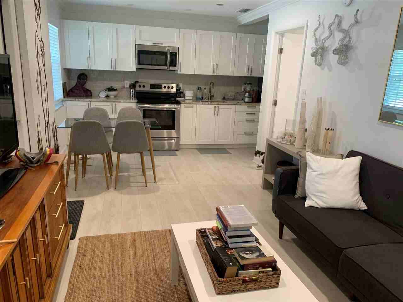 801 Sw 10th St #2 - Photo 5 of 33
