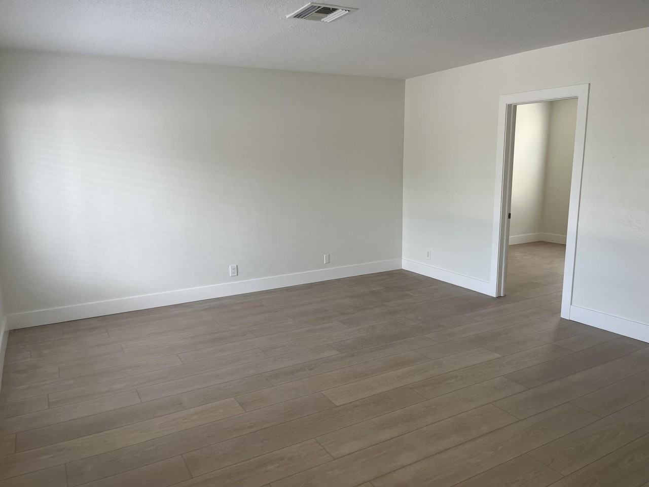 196 Ne 28th St - Photo 5 of 10