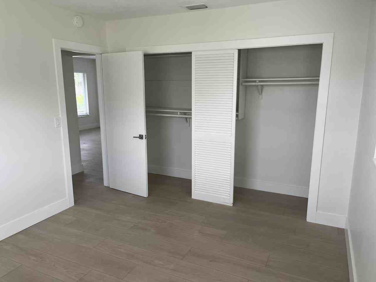 196 Ne 28th St - Photo 7 of 10
