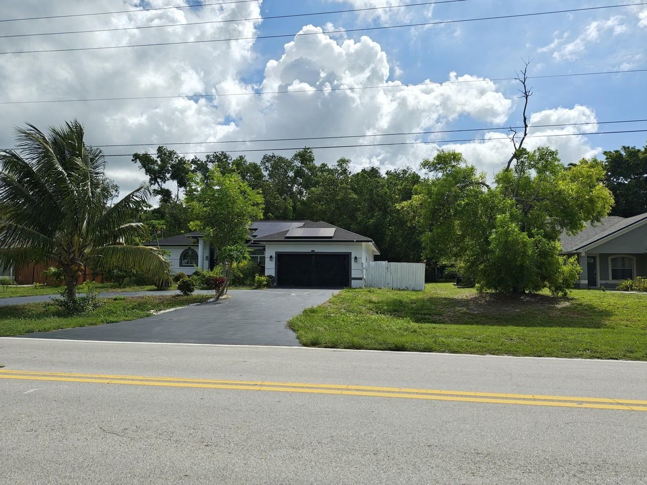376 Sw Tulip Blvd - Photo 3 of 32