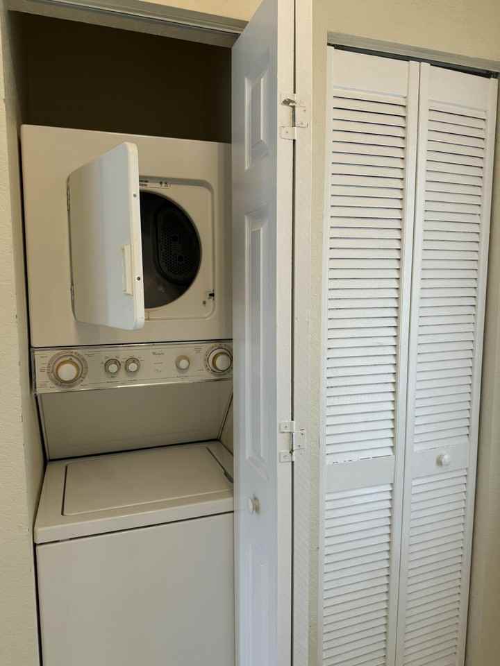 578 Ne 20th St #10E - Photo 6 of 14