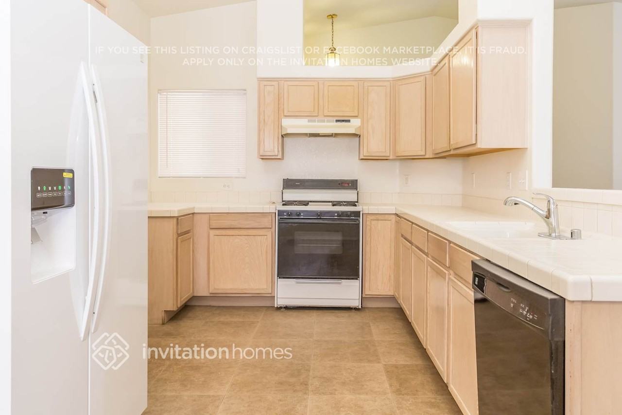 5343 Joshua Jose St - Photo 4 of 18