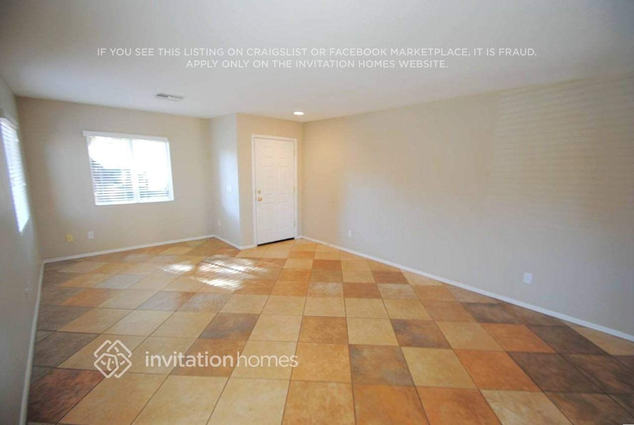 6040 W Wood St - Photo 2 of 8