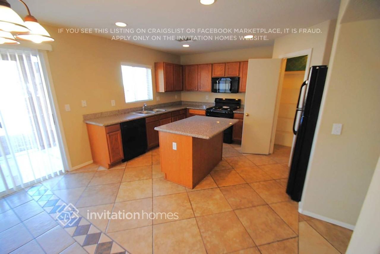6040 W Wood St - Photo 3 of 8