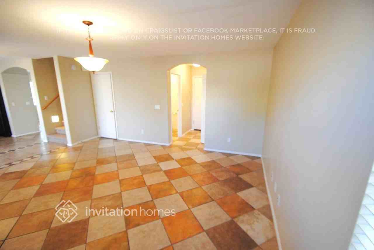 6040 W Wood St - Photo 4 of 8