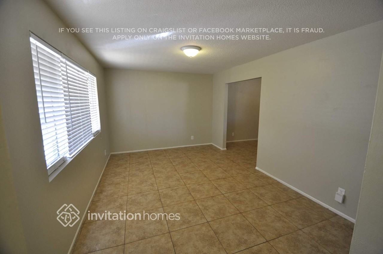 3316 W Orchid Ln - Photo 2 of 9