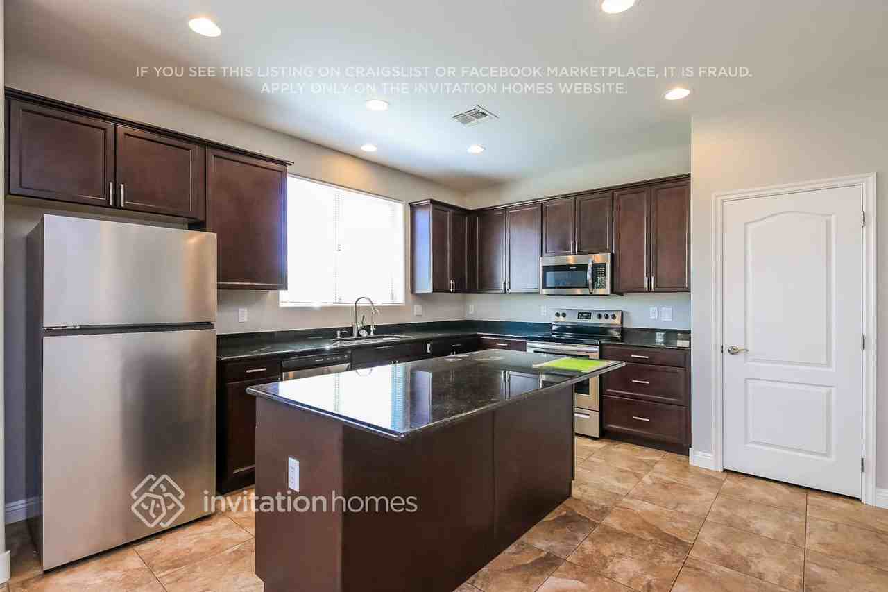 1806 W Paisley Dr - Photo 3 of 15