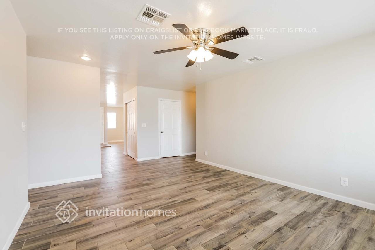 816 E Mountain View Rd - Photo 3 of 16