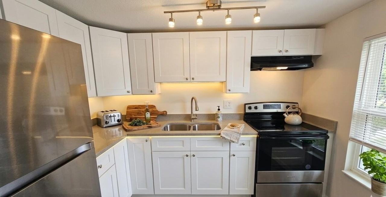 914 10th St #C - Photo 4 of 28