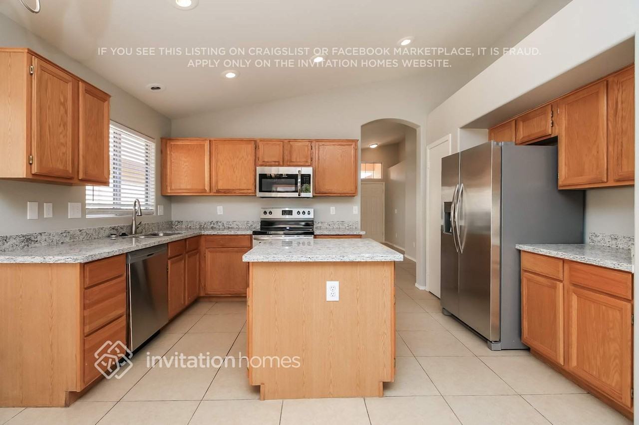 5214 W Geronimo St - Photo 6 of 16