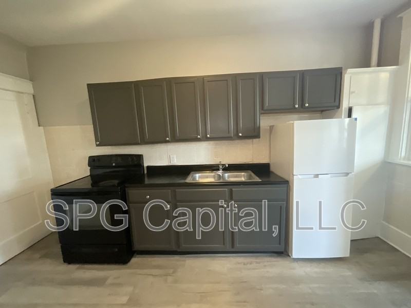 1728 Paxton St - Photo 2 of 10