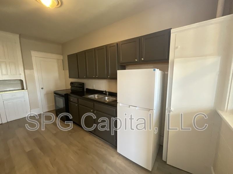 1728 Paxton St - Photo 3 of 10