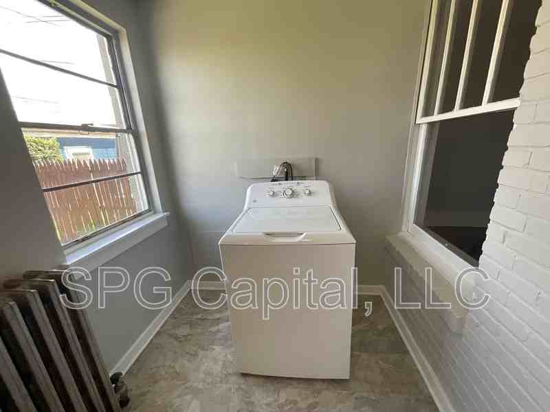 1728 Paxton St - Photo 5 of 10