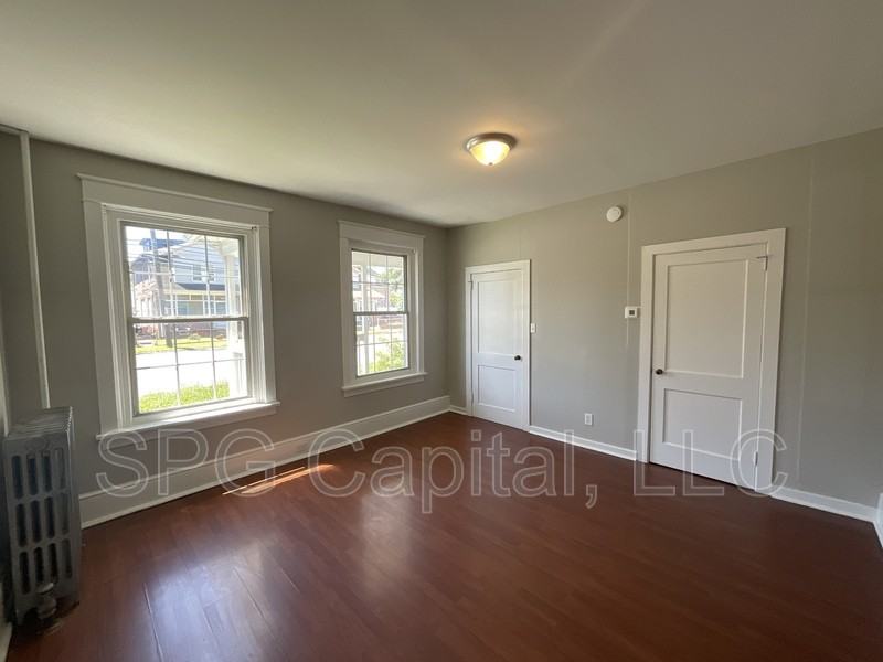1728 Paxton St - Photo 6 of 10