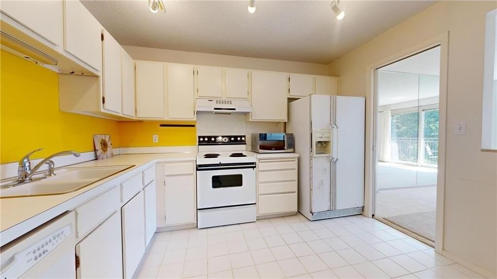 210 W Grant St #204 - Photo 4 of 19