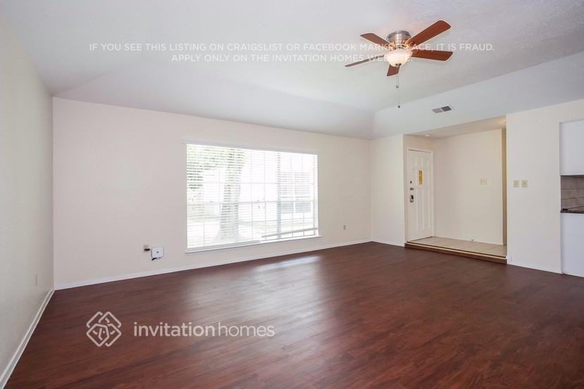 16223 Barcelona Dr - Photo 2 of 16