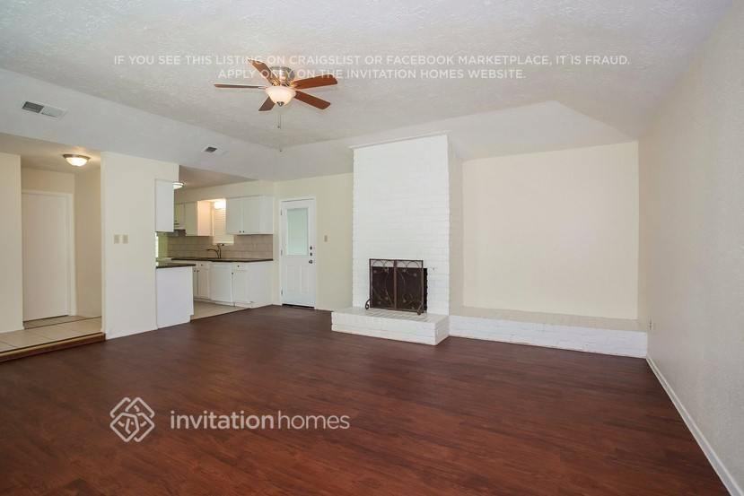 16223 Barcelona Dr - Photo 3 of 16
