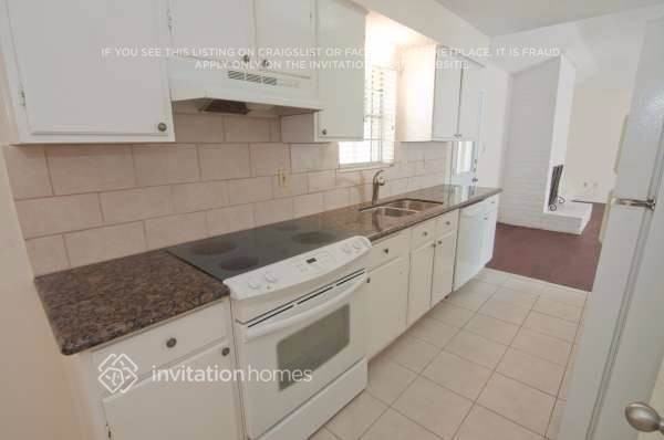 16223 Barcelona Dr - Photo 4 of 16