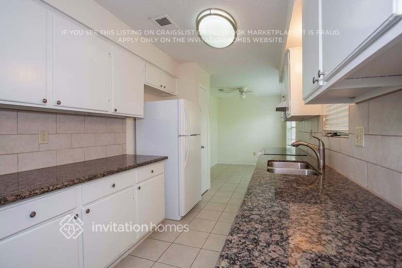 16223 Barcelona Dr - Photo 5 of 16
