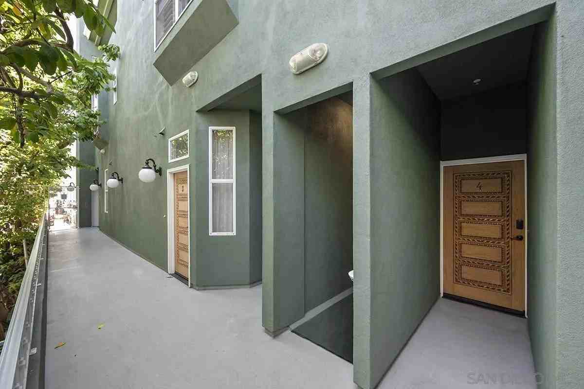 1632 Union St #4 - Photo 6 of 34