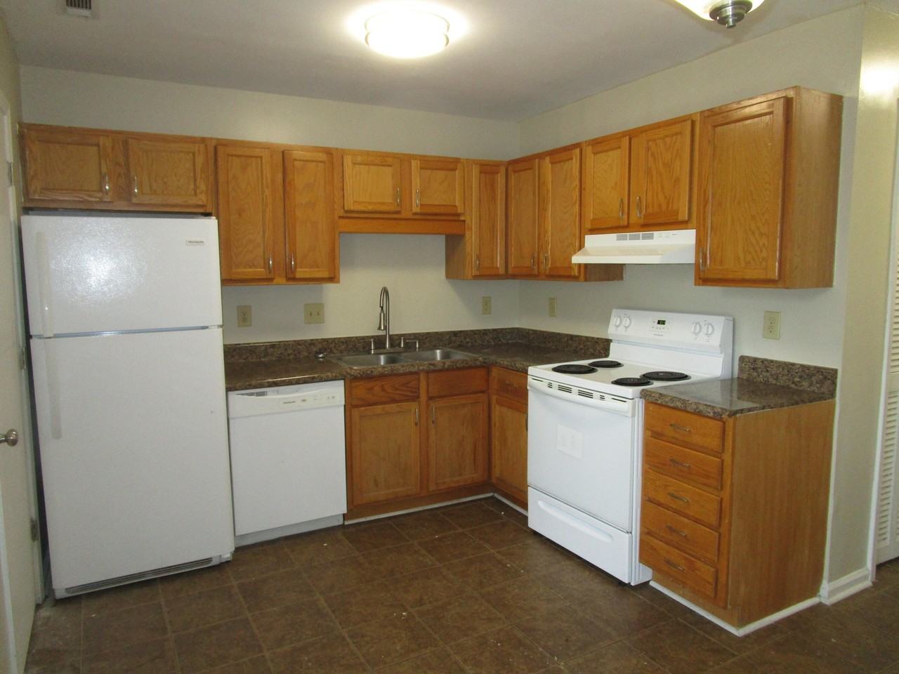 1956 Gion St - Photo 7 of 14