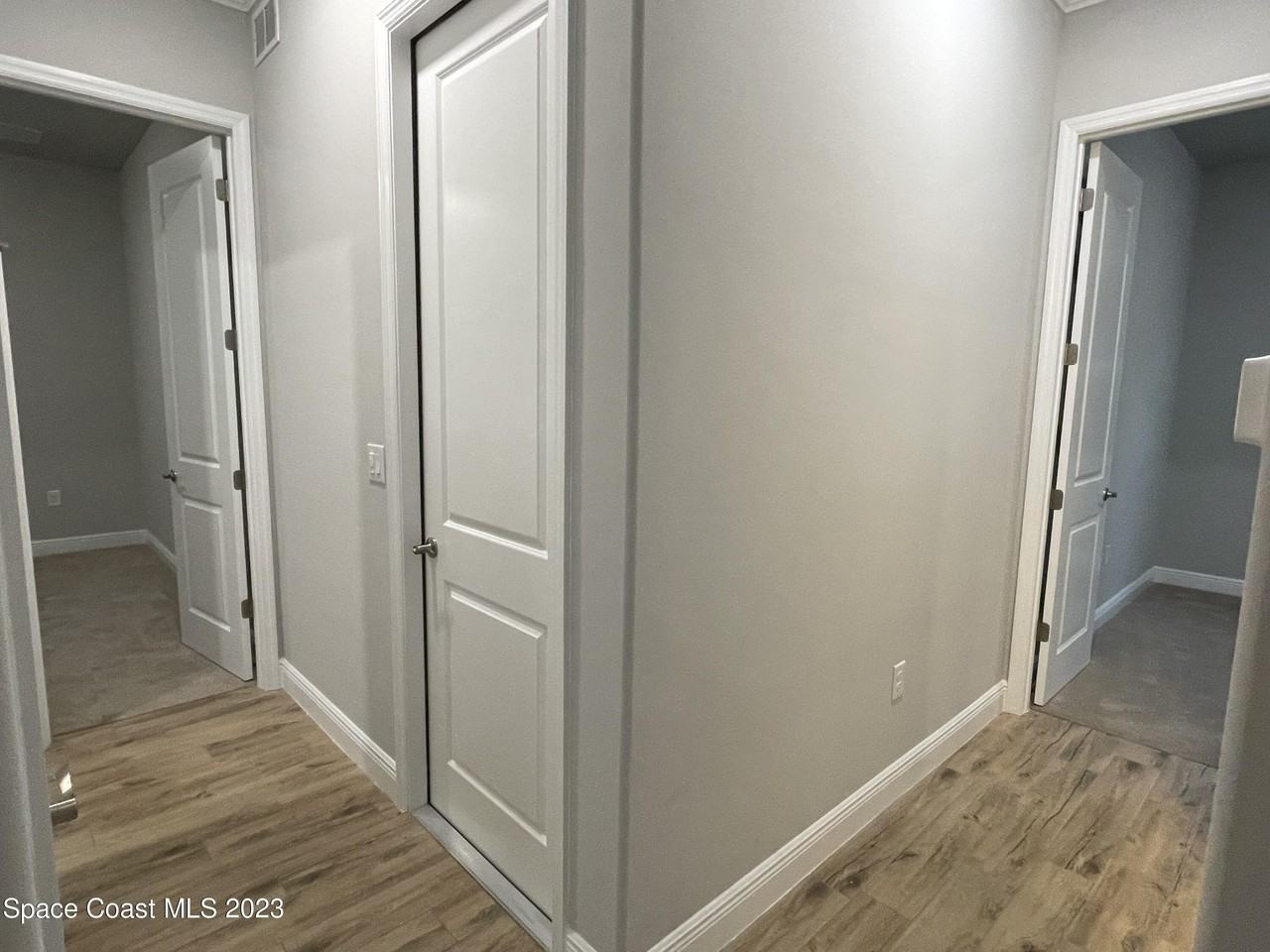 262 Jeannie Dr - Photo 4 of 34