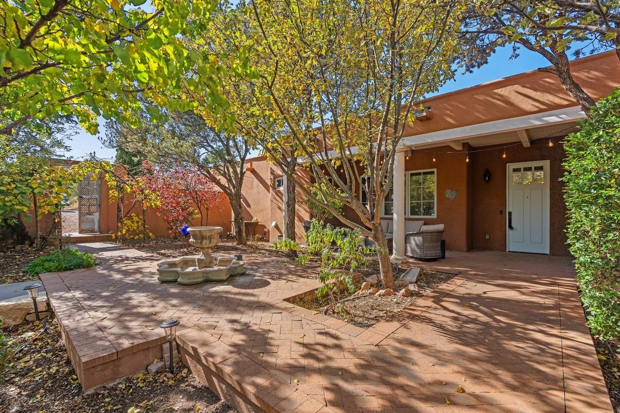 94 Cloudstone Dr - Photo 4 of 50
