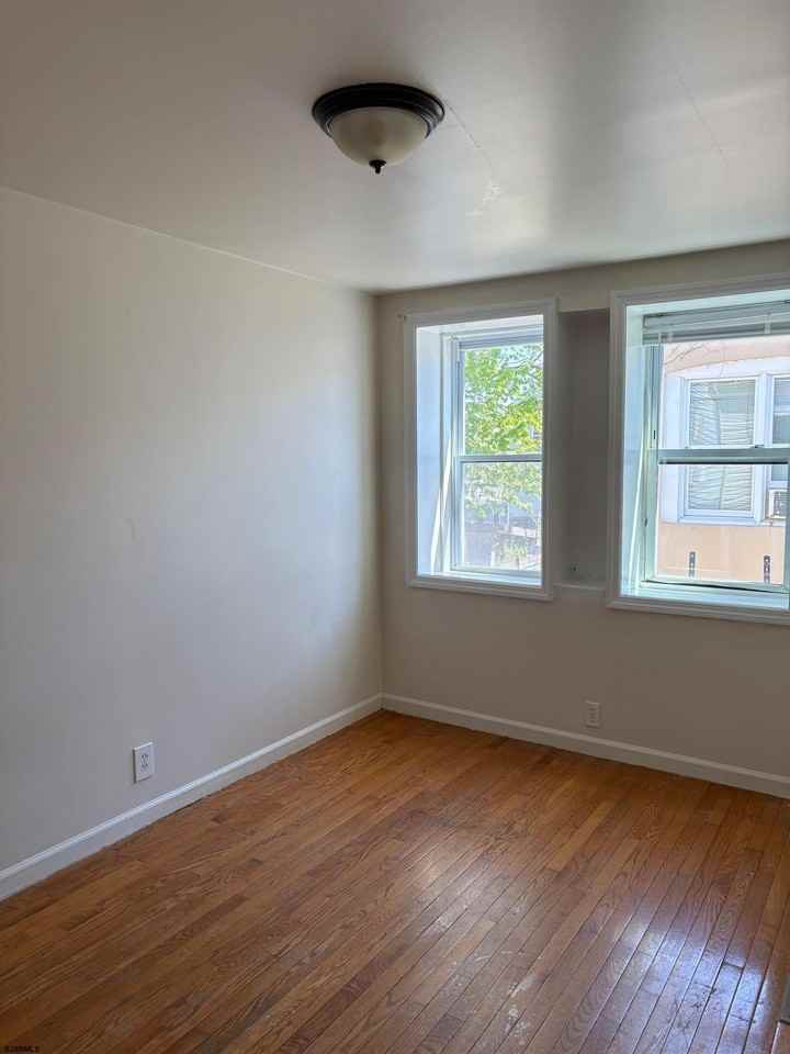 811 N Indiana Ave - Photo 7 of 13