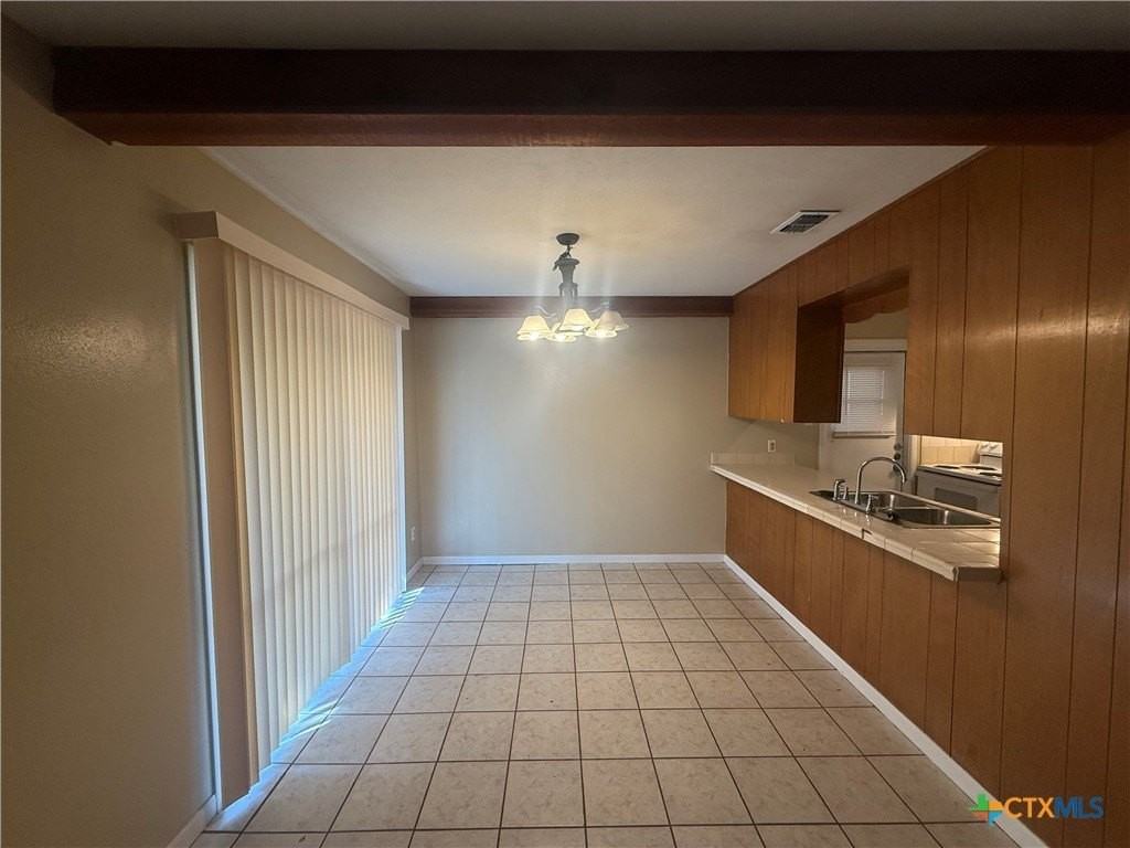 1004 Hillyer St - Photo 4 of 16