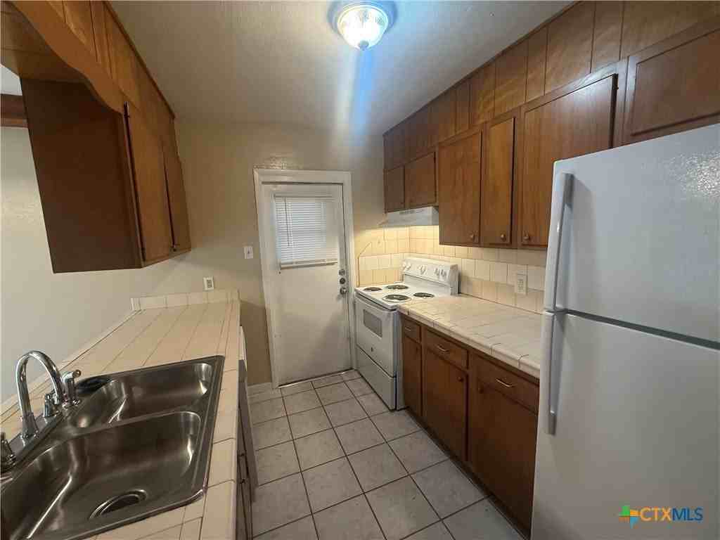 1004 Hillyer St - Photo 7 of 16