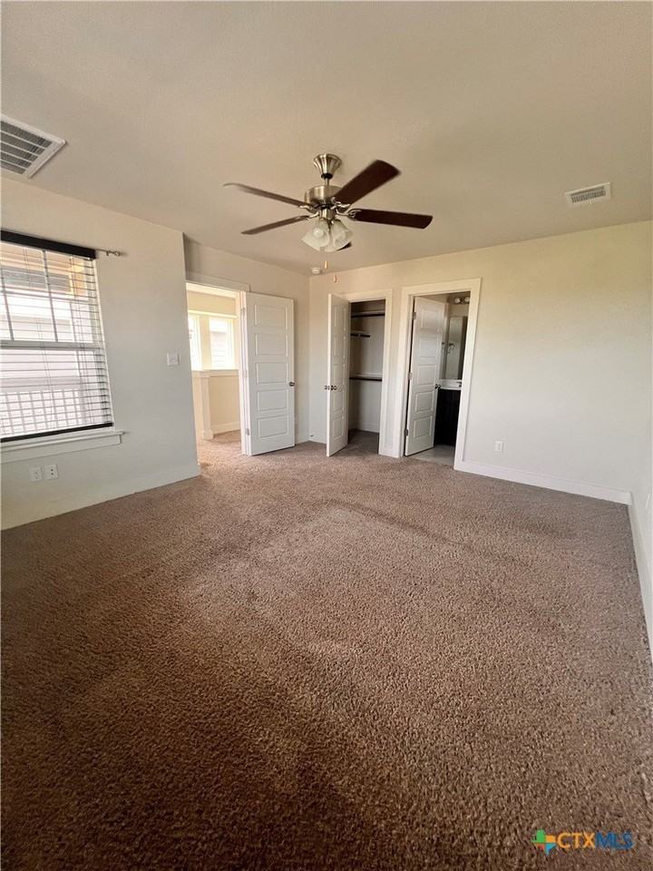 100 Clearlake Dr - Photo 2 of 19