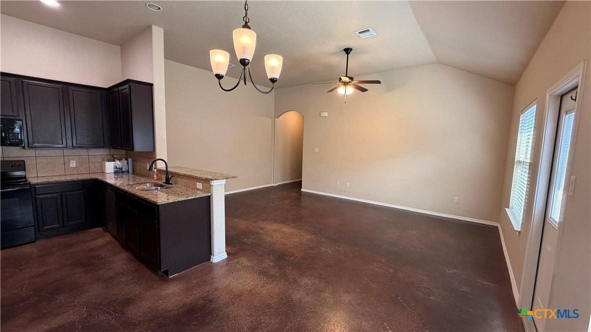 708 Saengerhalle Rd - Photo 4 of 30