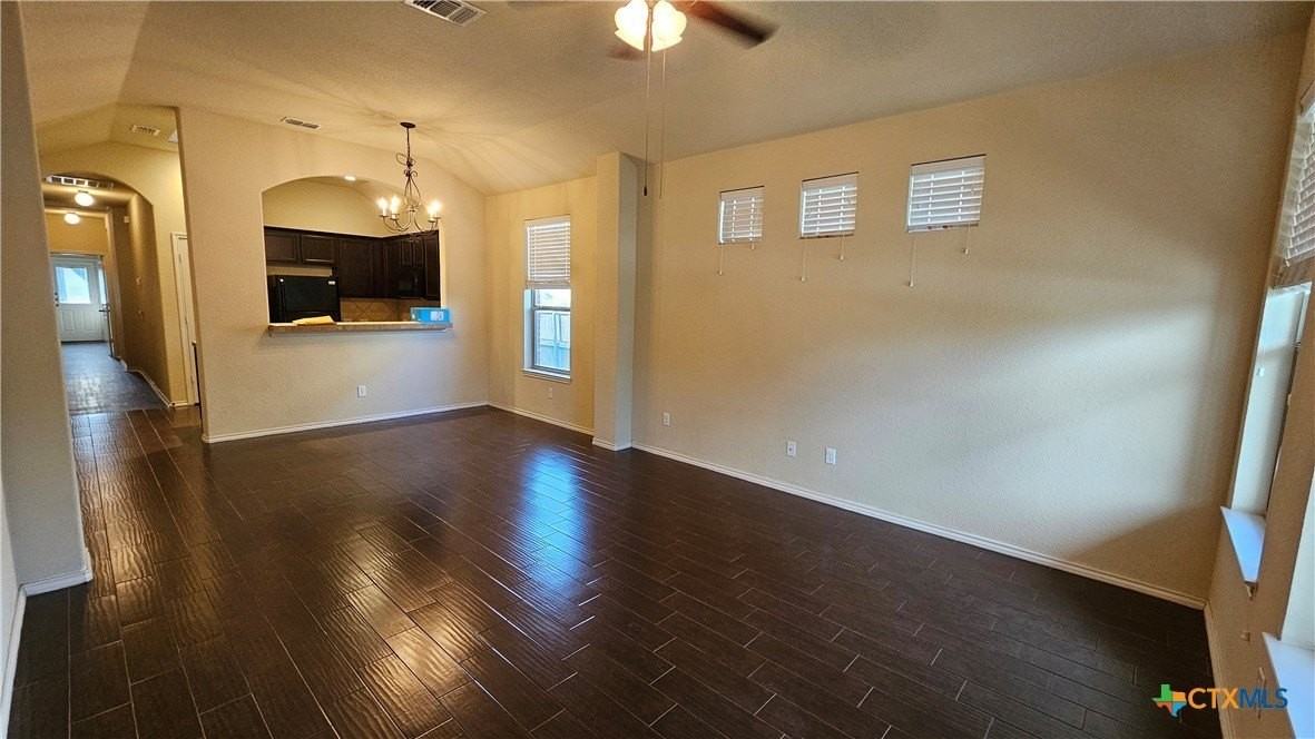 538 Creekside Cir - Photo 4 of 29