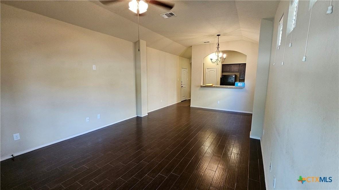 538 Creekside Cir - Photo 5 of 29