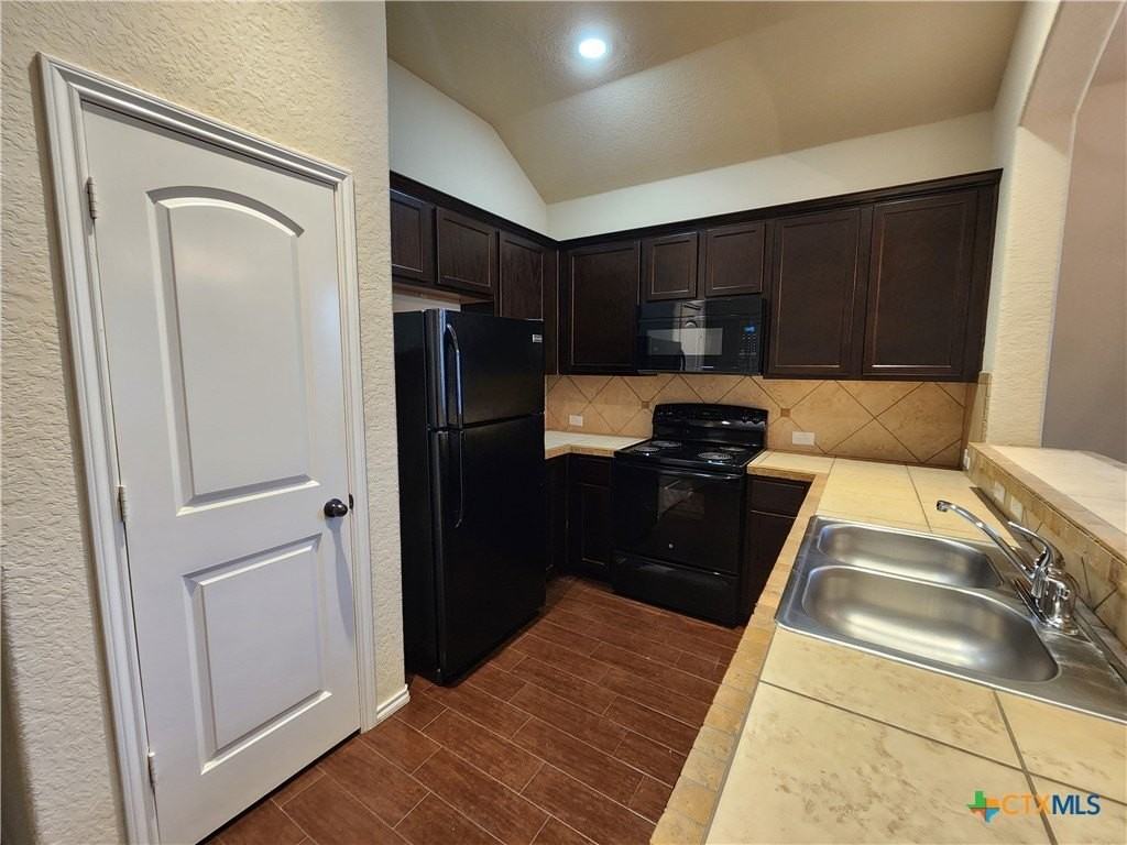 538 Creekside Cir - Photo 7 of 29