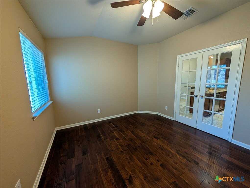 1337 Lauren St - Photo 4 of 41