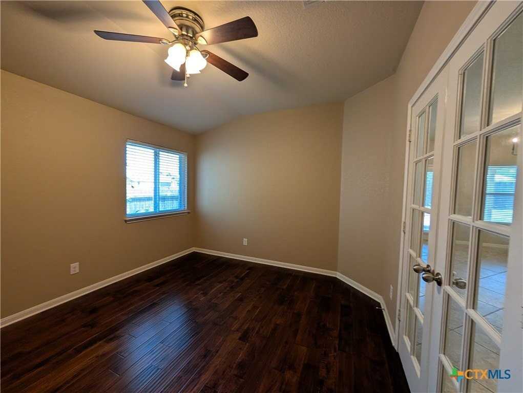 1337 Lauren St - Photo 5 of 41