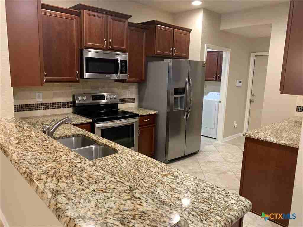 1337 Lauren St - Photo 6 of 42