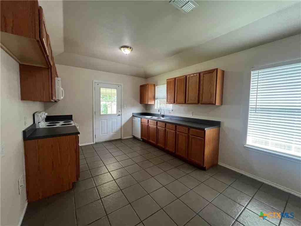 239 Rosalie Dr #B - Photo 5 of 19
