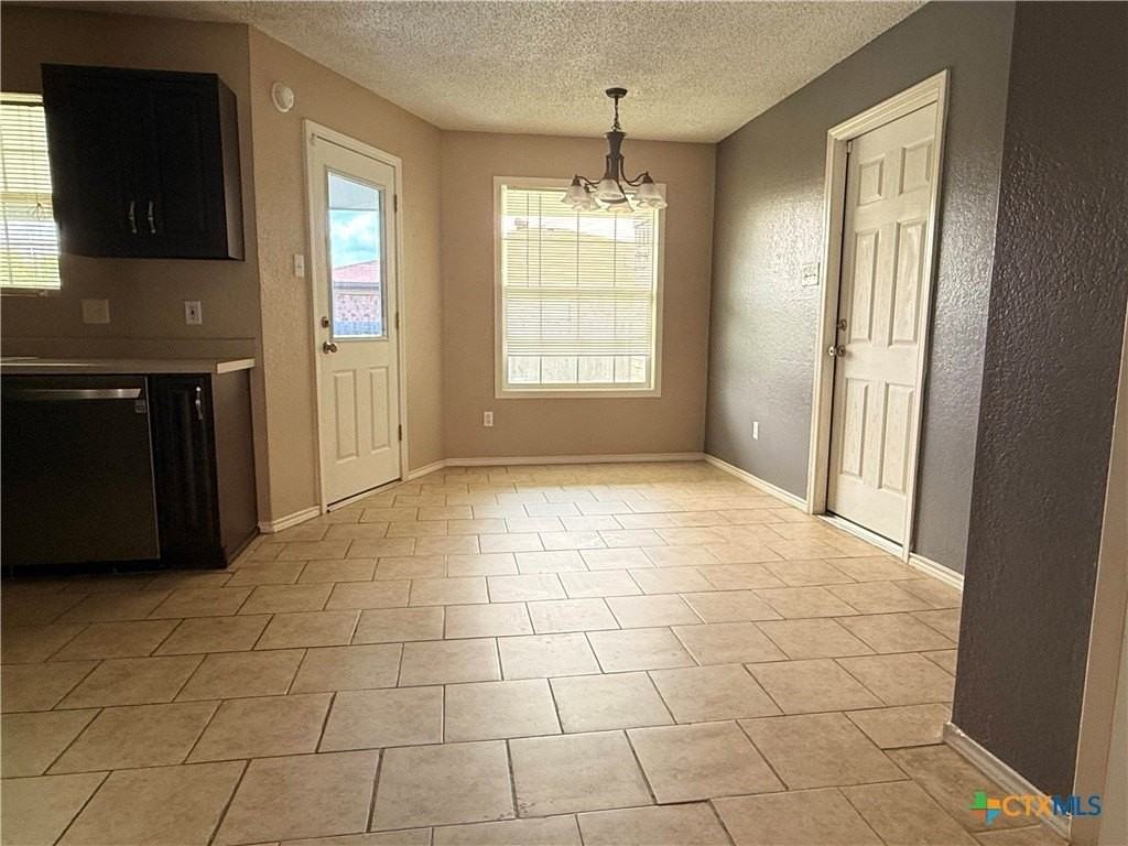 303 Carly Dr - Photo 3 of 7
